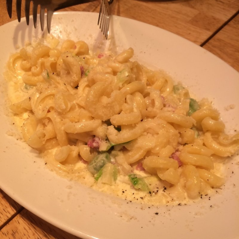 パスタ"ヴェスビオ"のクリームソース(仏産ソラ豆と芽キャベツ)(トラットリア バール ジョルノ (Trattoria Bar Giorno))