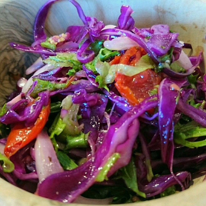 ムラサキキャベツと新タマネギのサラダ(casa mia)