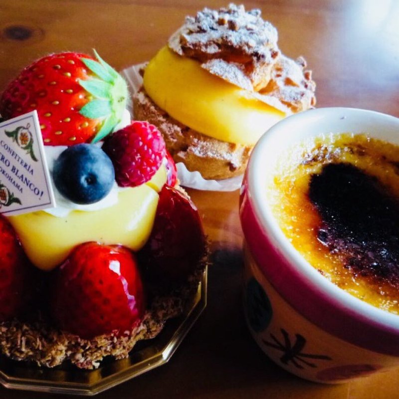 苺タルト、クリームブリュレ、シュークリーム(ポトロブランコ)