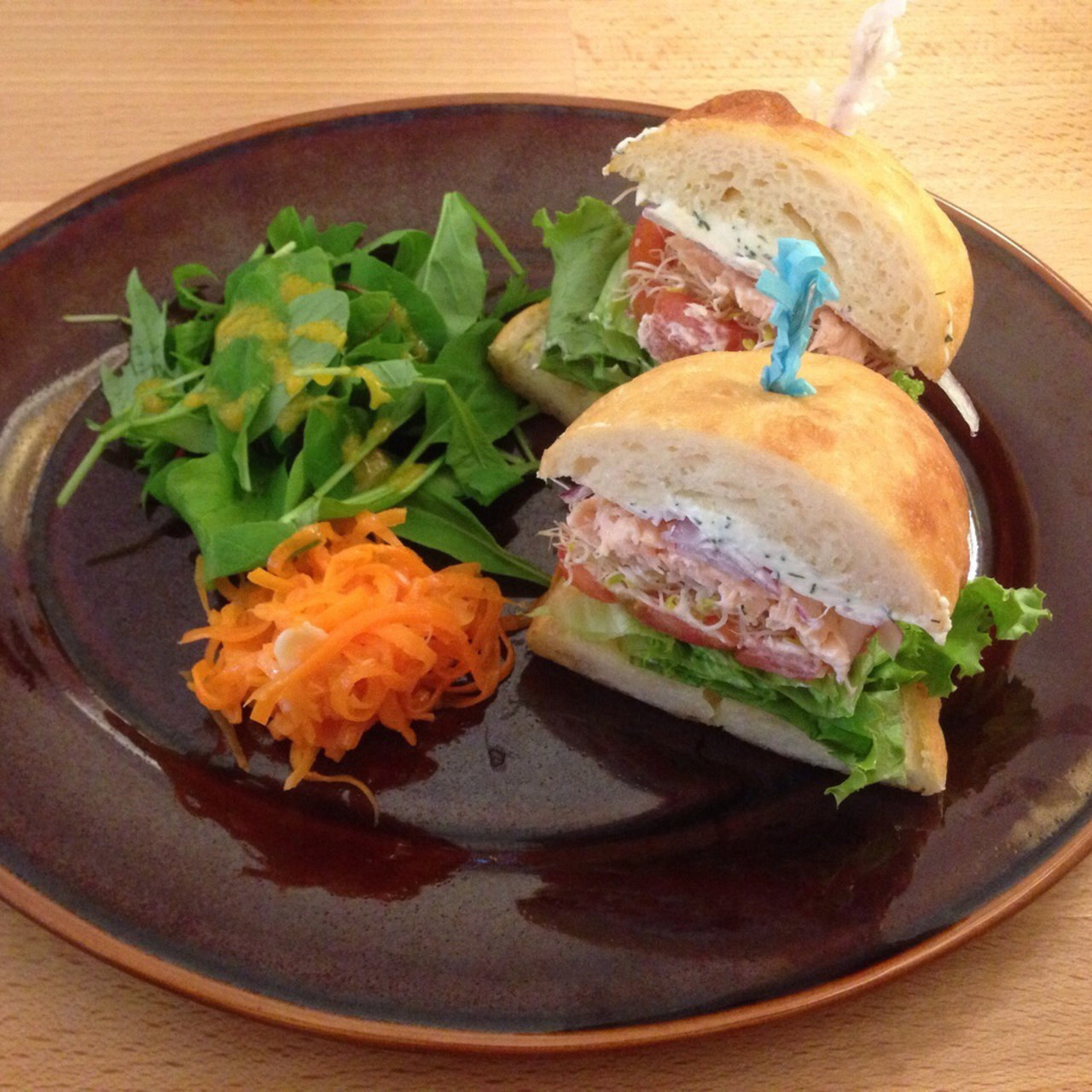 サーモンコンフィサンド マザームーンカフェ 三宮本店 の口コミ一覧 おいしい一皿が集まるグルメコミュニティサービス Sarah