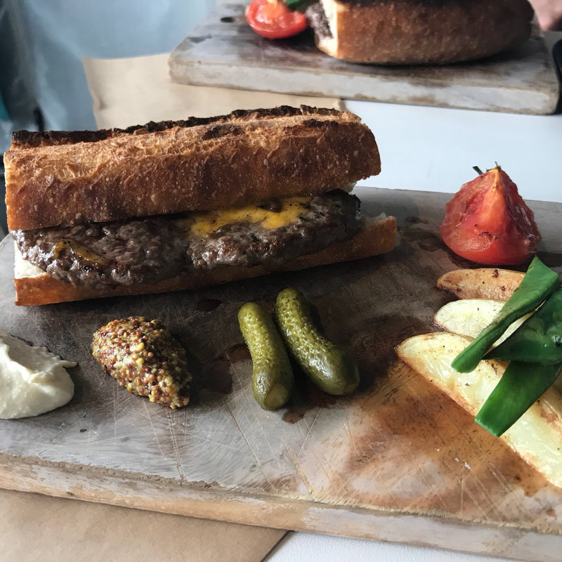 ビーフパテとチェダーチーズのバゲットサンド(No.4 )