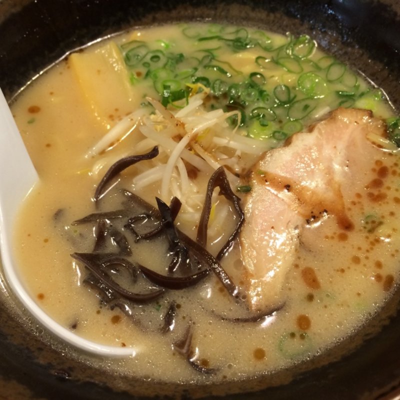 とんこつ醤油ラーメン(河内らーめん 喜神 アリオ鳳店)
