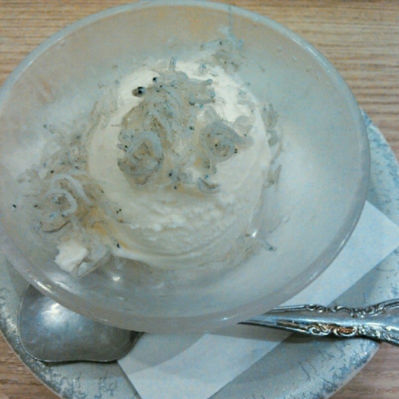 しらすアイス(活けいけ丸 )