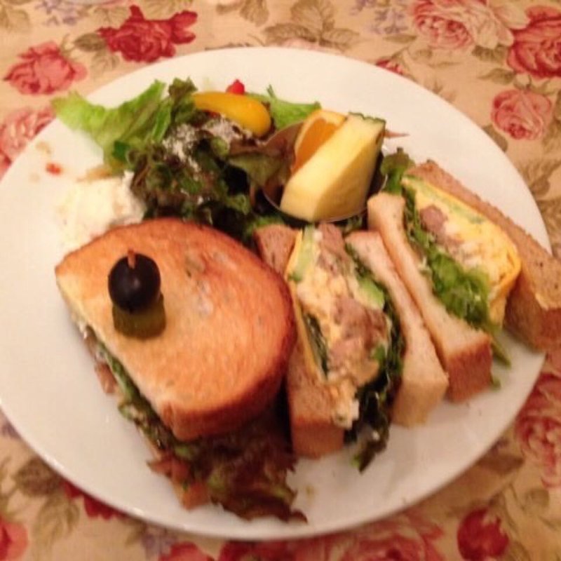 海老とアボカドのサンドウィッチ(ハニーハウス・ステイブルフォードグリーン)