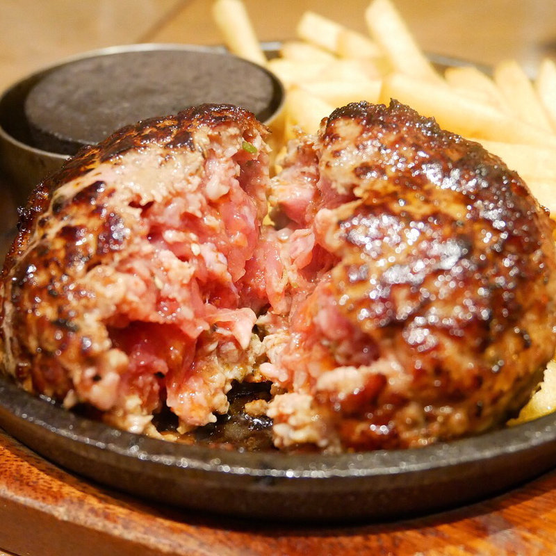 鉄板ラムバーグ(羊肉酒場0,19 御茶ノ水ワテラス店)