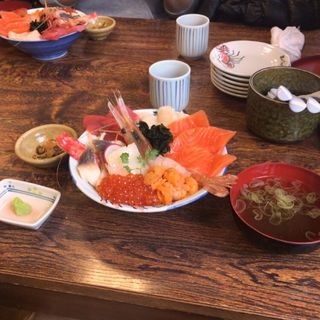 海鮮丼(海鮮市場 北のグルメ)