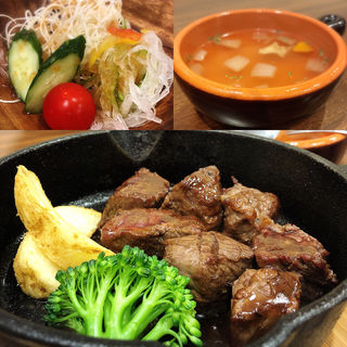 サイコロステーキランチ(特製ステーキソース)(肉Bar Tsunekichi)