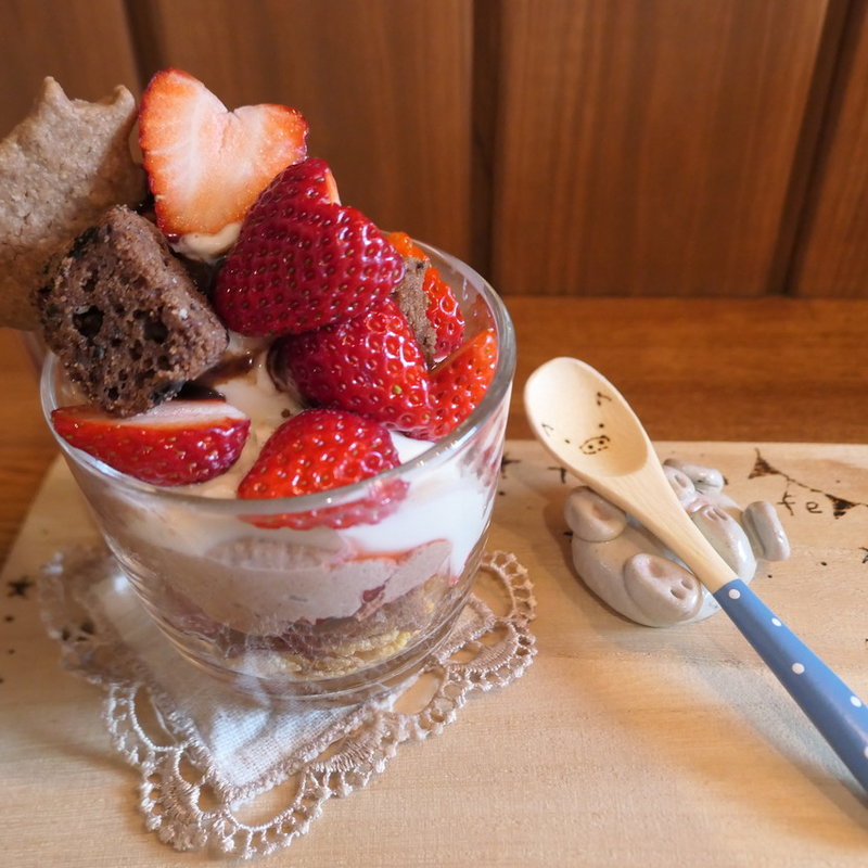 いちごチョコパフェ(トントンカフェ)