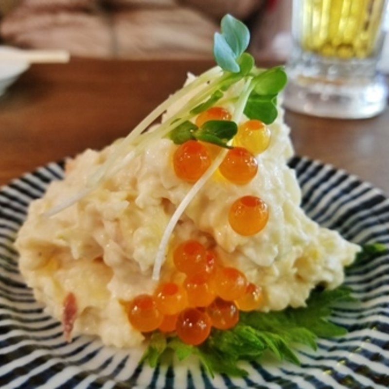 イクラと酒盗のポテサラ(大衆酒場カミヤ )