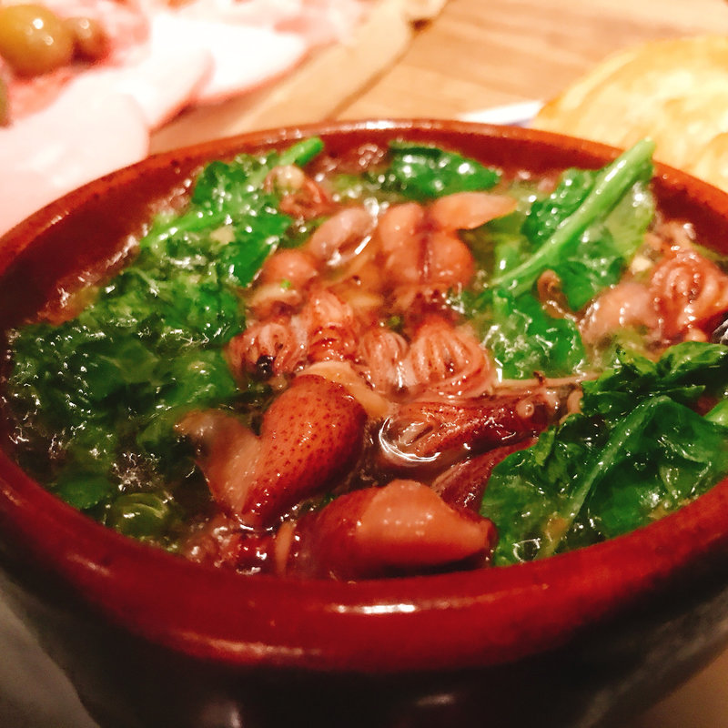 ホタルイカと菜の花のアヒージョ(ニュービストロガブリ 目黒店)