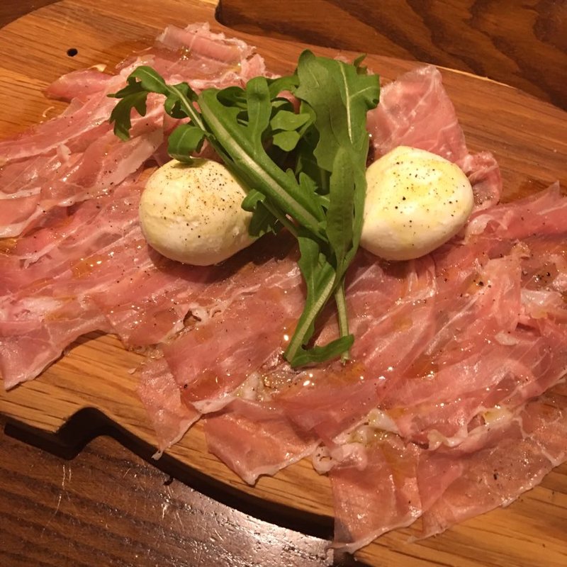水牛のモッツァレラチーズとパルマ産生ハム(Unico)