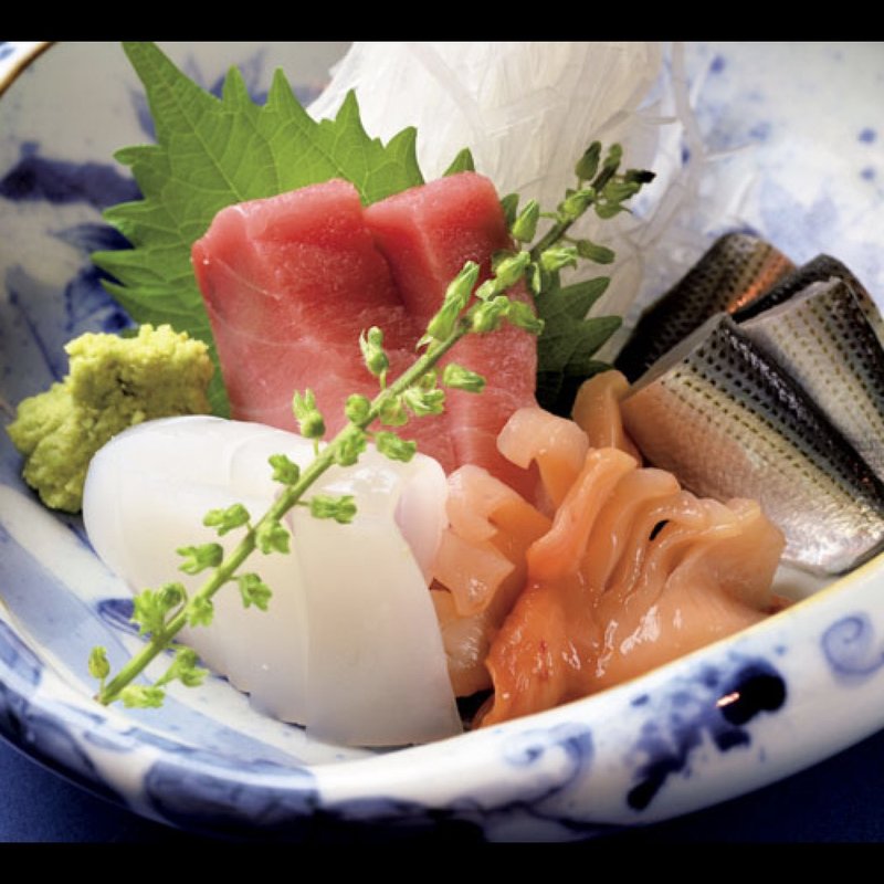 お刺身盛り合わせ 白イカ、中トロ、小肌、赤貝(鮨彦 )