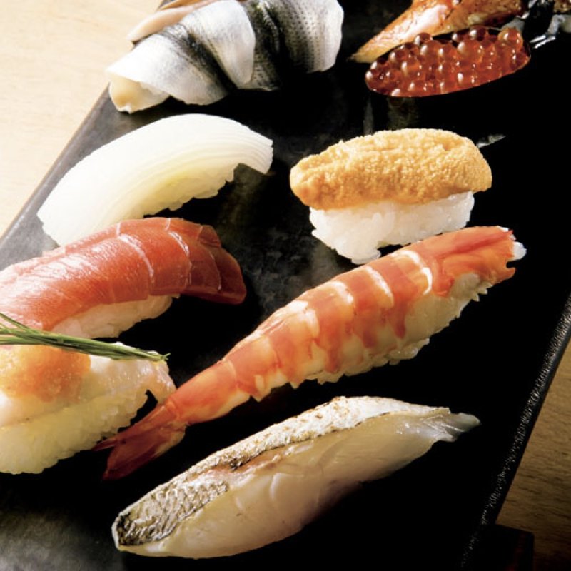 おまかせ「海馬」10貫（仕入れによってネタに変動あり）（カマス、車エビ、ウニ、イクラ、ウナギ、カレイ、中トロ、剣先イカ、小肌、トリ貝）(本等鮨 海馬 京橋店)