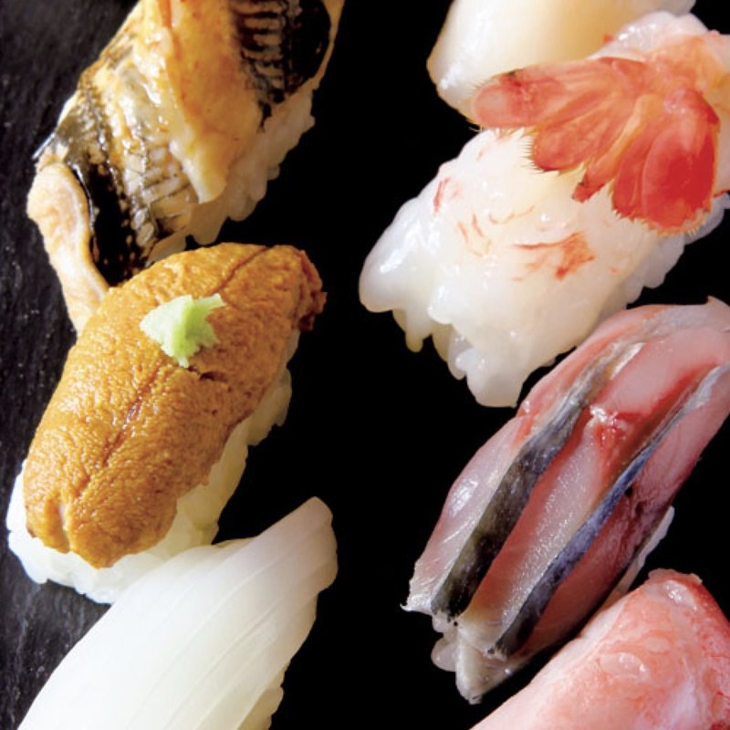 おまかせ「たしなみ」 （仕入れによってネタに変動あり）握り7貫（穴子、ウニ、白イカ、ホタテ、ボタンエビ、〆サバ、金目鯛）(白金 よこ山)