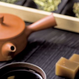 炒りたて焙じ茶（季節の生菓子付き）(櫻井焙茶研究所)