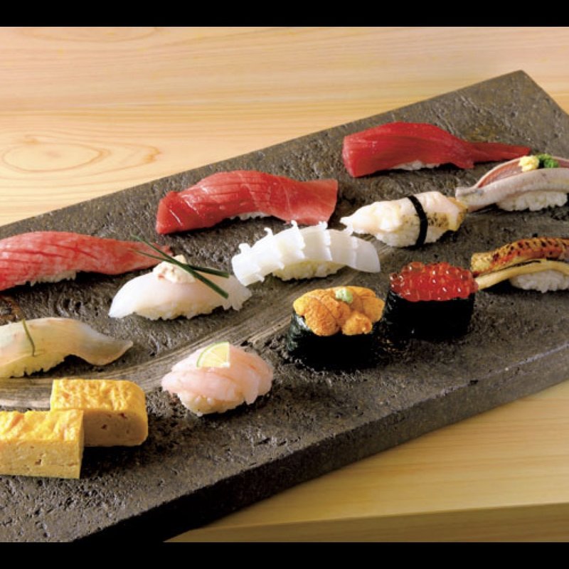 にぎりコース（仕入れによってネタに変動あり）極上握り12貫（甘エビ、ウニ、イクラ、穴子、平目昆布〆、カワハギ、白イカ、真ツブ貝、イワシ、天然本マグロ大トロ、中トロ、赤身、玉子焼）(三宿の寿司 えん)