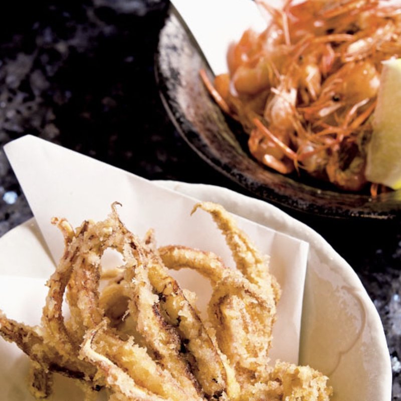 川海老から揚げ 烏賊ゲソから揚げ(回転寿司酒場 銀座沼津港)