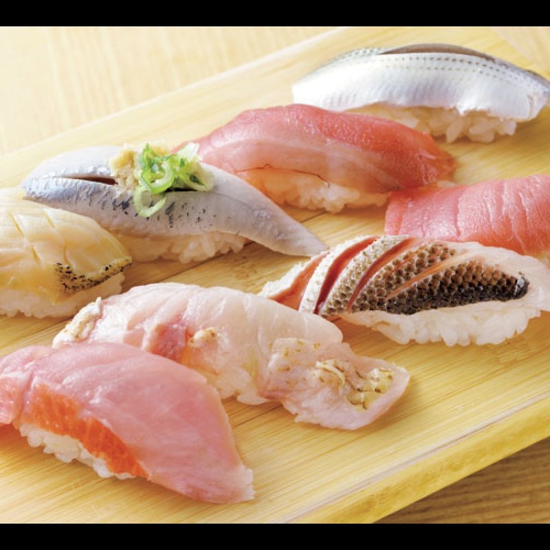 つぶ貝、いわし、カツオ、こはだ、金目鯛、のどぐろ、カマス、中トロ(立喰い鮨 まぐろ人 御徒町出張所)