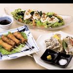 豆腐と野菜のサラダ マグロのかまの唐揚げ 串天4種盛り(きづなすし 西新宿店 )