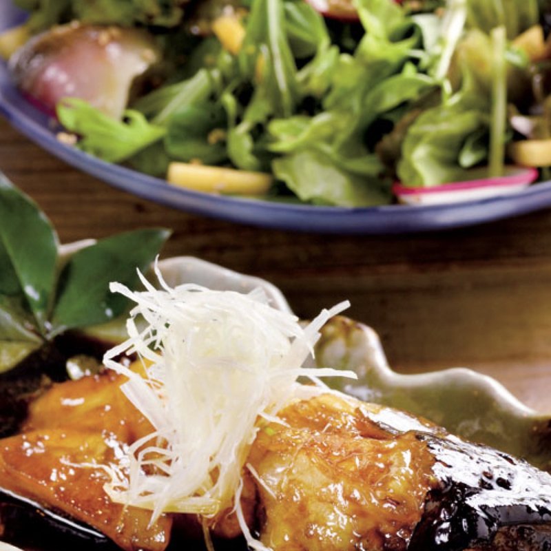 本日のサラダ（炙りさば）、むつの煮付け(O寿し1(おすしいち))