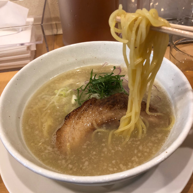 上々白麺屋 「犬鳴豚」厚切り炙りバラチャーシュー入り(麺屋上々)