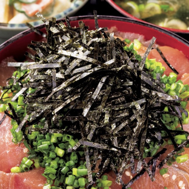 天然ぶり丼（味噌汁、浅漬け、小鉢2品付き）(のじま)