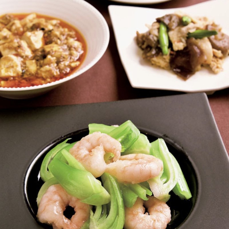 ランチセット 豚肉とキクラゲの辛子和え、ワカメと卵のスープ、麻婆豆腐、海老と青菜の塩味炒め、ザーサイ、ごはん(四川)