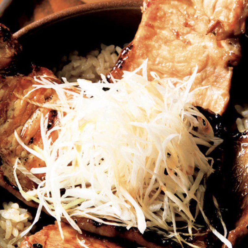 十勝産豚の網焼き豚丼（豚の網焼き4枚）(留萌マルシェ 品川イーストワンタワー店 （ルモイマルシェ）)