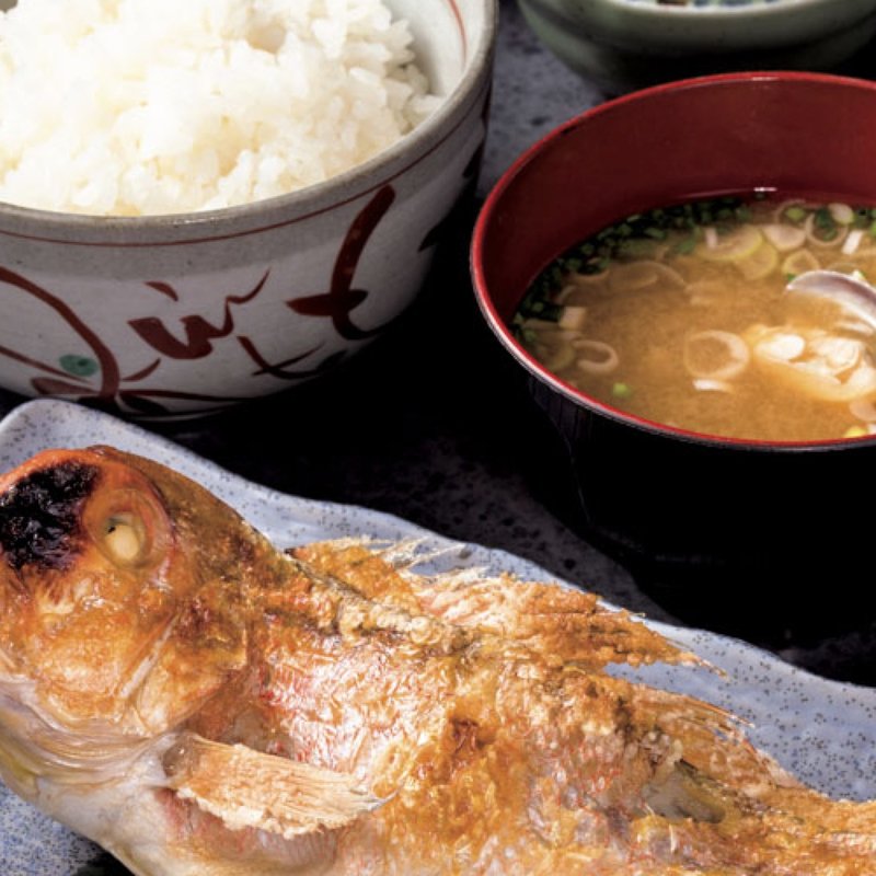 アマダイの塩焼き定食 （ご飯、味噌汁、浅漬け、小鉢2品付き）(のじま)