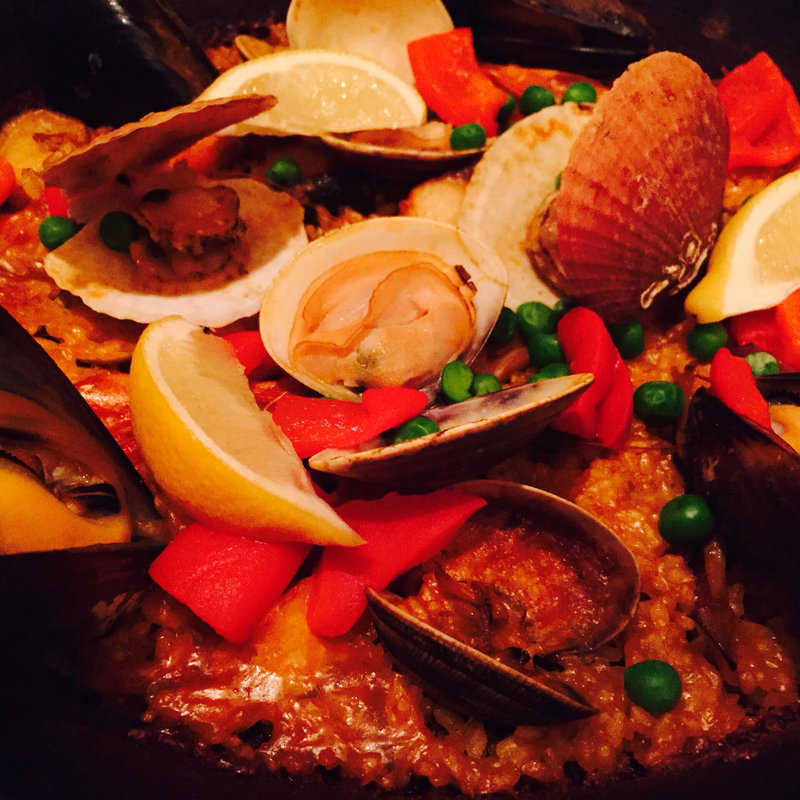 漁師風魚介類のパエージャ(カサ・デ・フジモリ 関内店)