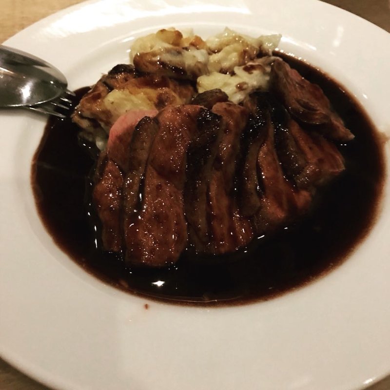 鴨肉のロースト赤ワインソース(Birstro＆wine bar をりかみ)