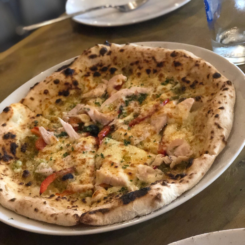 チキンとパプリカのバジルソース(ピザと石窯料理  Triveni)