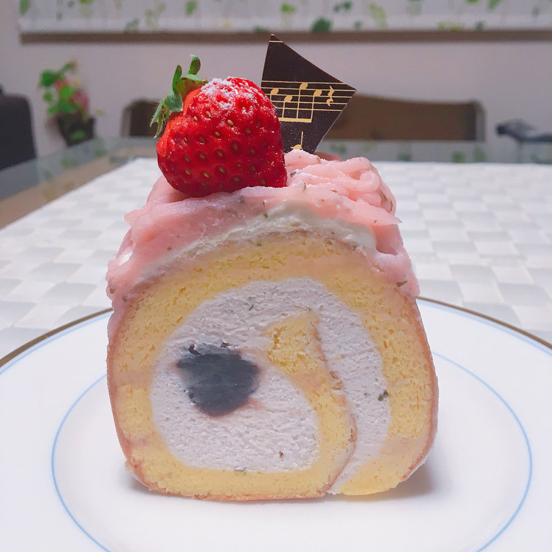 春の桜ロール(お菓子のお家トリジとリスバ)