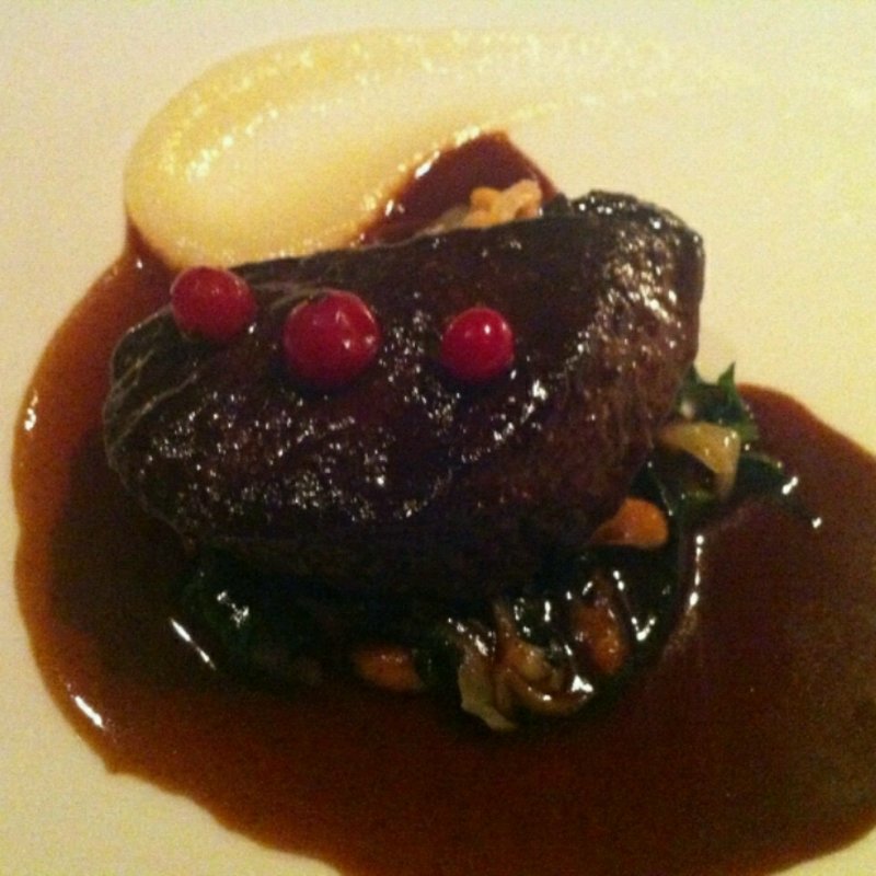  牛頬肉の赤ワイン煮 ブルゴーニュ風(BREEZE OF TOKYO (ブリーズ・オブ・トウキョウ))