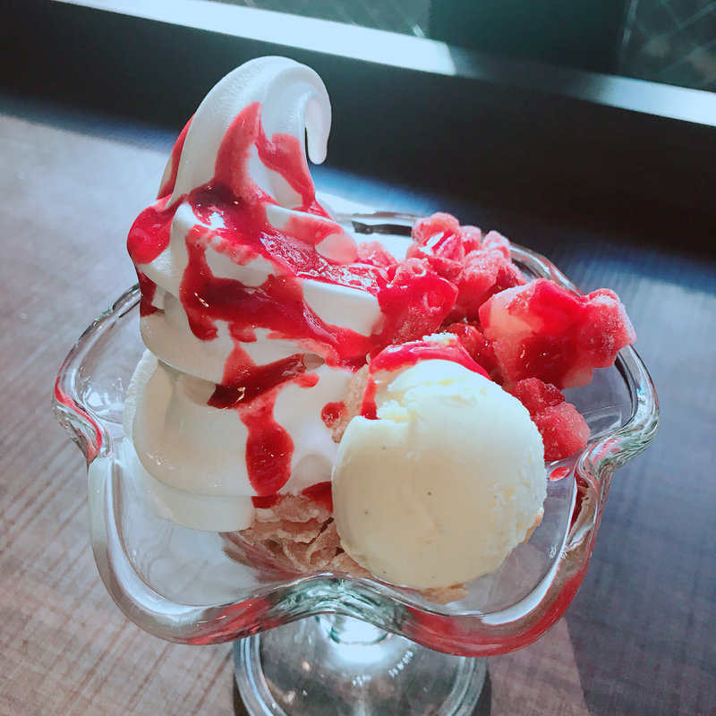 ストロベリーパフェ(サンマルクカフェ 浅草橋東口店)