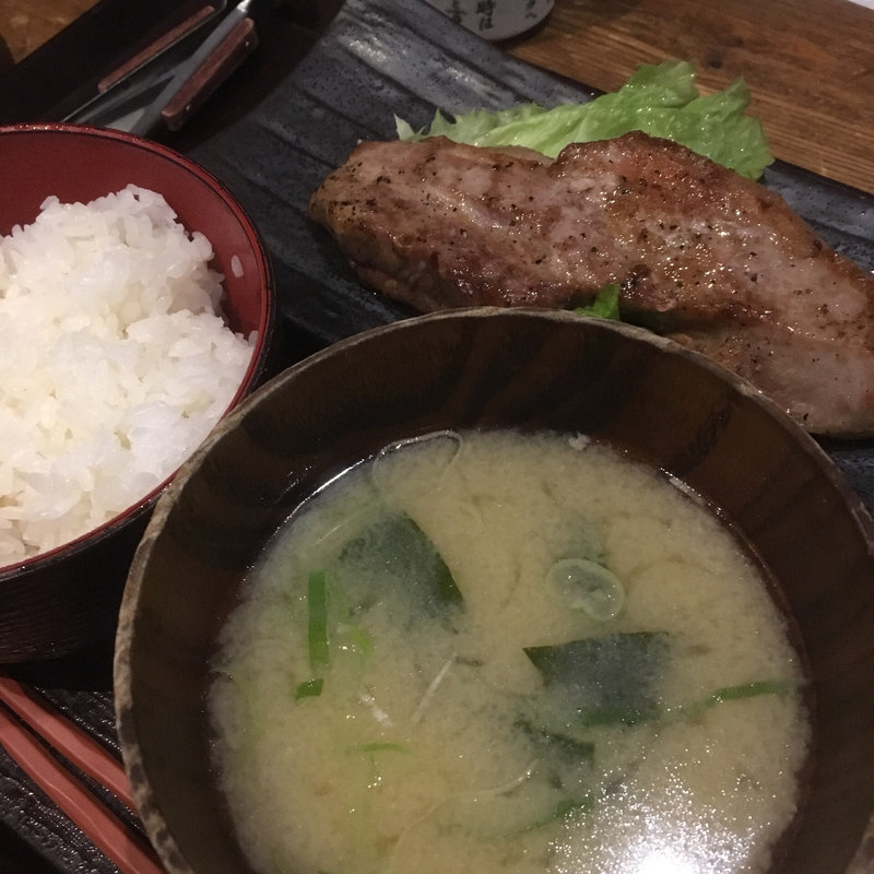 餅豚黒胡椒焼き定食(越後屋 亀丸)