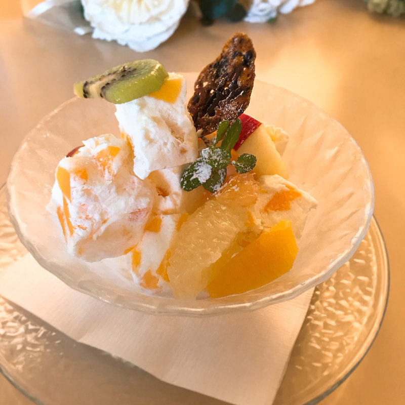 桃のスフレグラッセ(カフェ　ショコラ 三条御幸町 （Cafe Chocolat）)