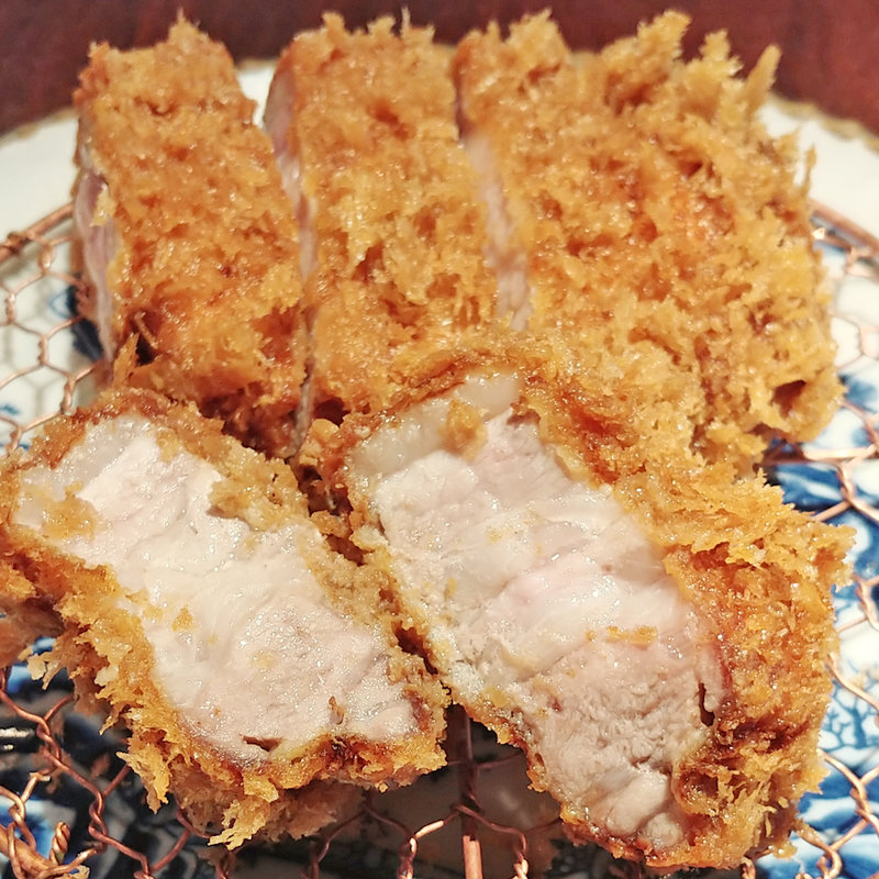 ロース肉・デ・リュックスの3cm超厚切り(とんかつ 西麻布 豚組)