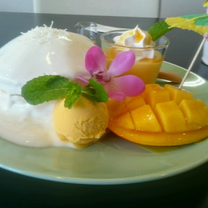 トリプルマンゴーパンケーキ(カフェシュシュ)