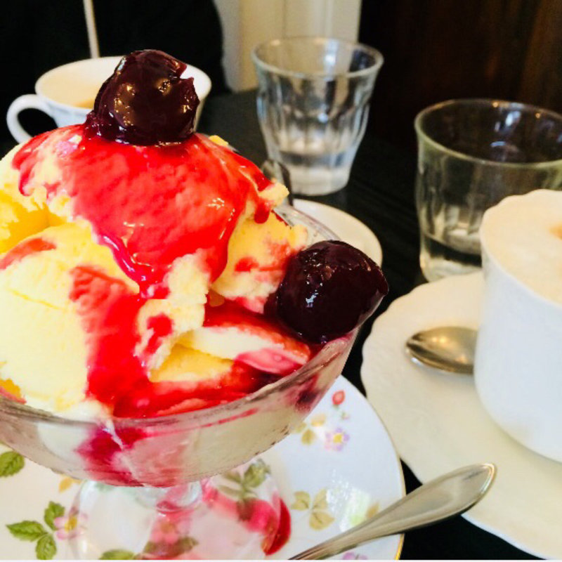 バニラアイスクリームw/チェリーソース(えの木てい)