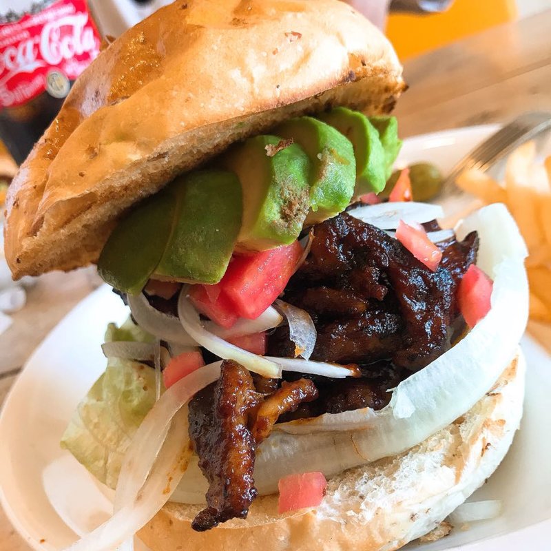 バーベキューラムバーガー(SON HOUSE(サンハウス）【アメリカンスタイルのハンバーガーのお店】)