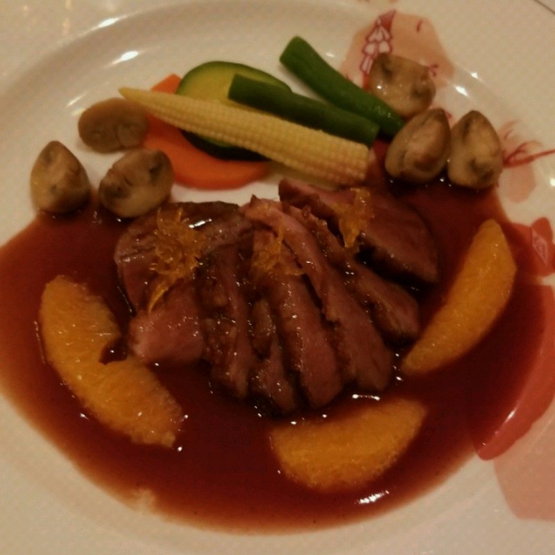 鴨胸肉のポワレ 赤ワインオレンジソース(FiGARO)