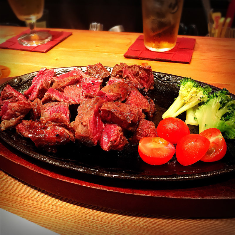 特製サイコロステーキ300g(M.E.S. Cafe & Bar)