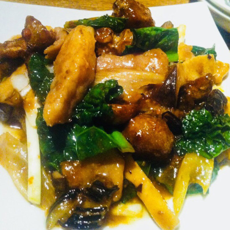 恵水ポーク豚トロと茄子、青菜の酢を使ったXO醬炒め(福鼓楼)