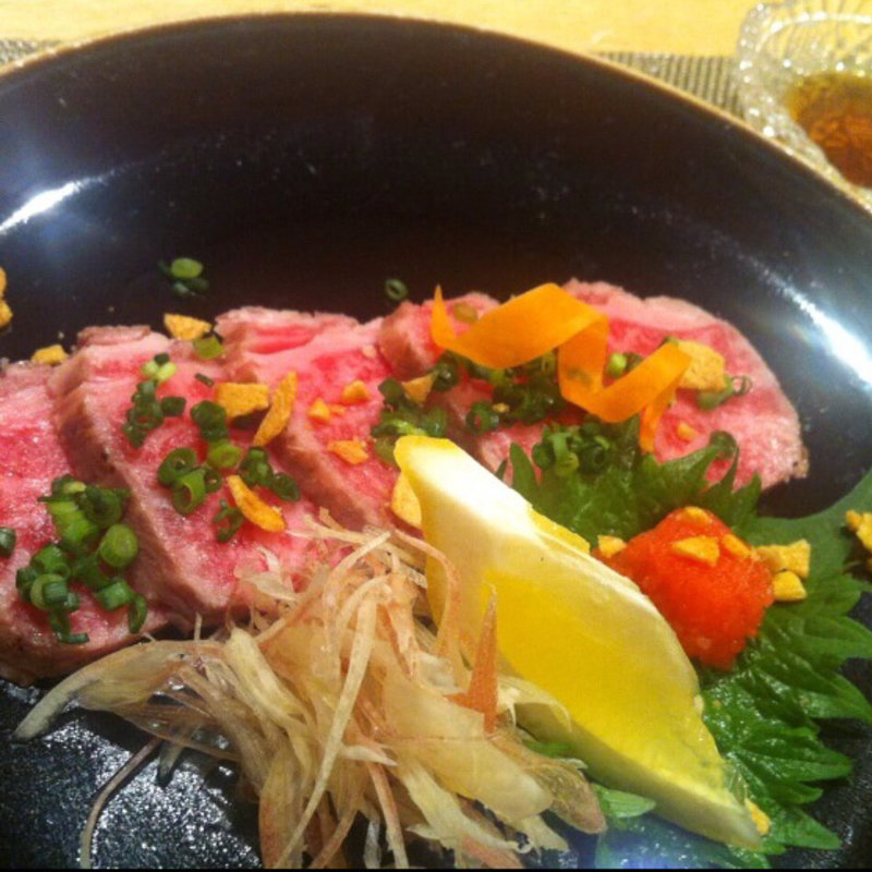 和牛ロースのたたき(志木葉 （懐石よしひと）)