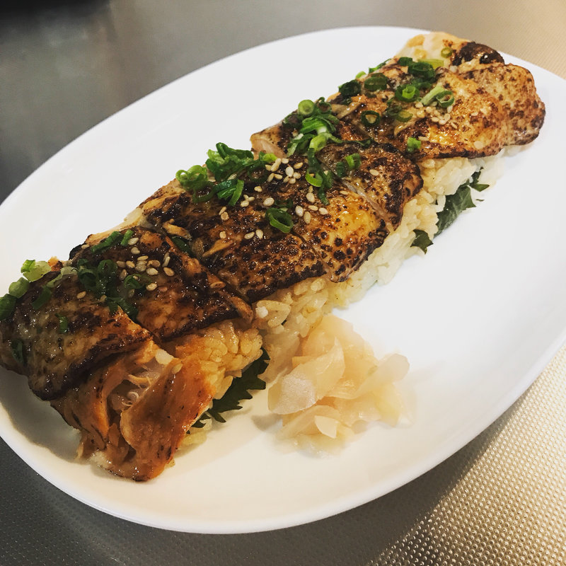 大とろサーモン蒲焼押し寿司(魚力 北千住マルイ店)