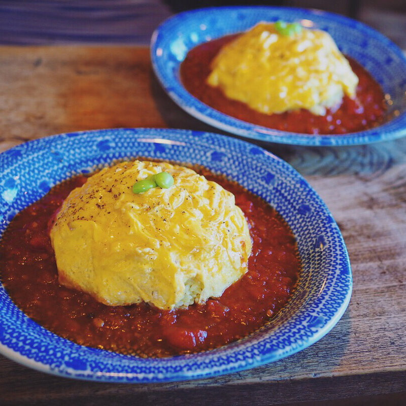 ふわとろオムライスの自家製トマトソース(中奥 （Cafe Salon Naka-Oku）)