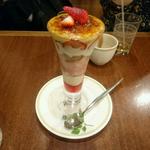 苺のブリュレパフェ(ロイヤルホスト東神戸店)