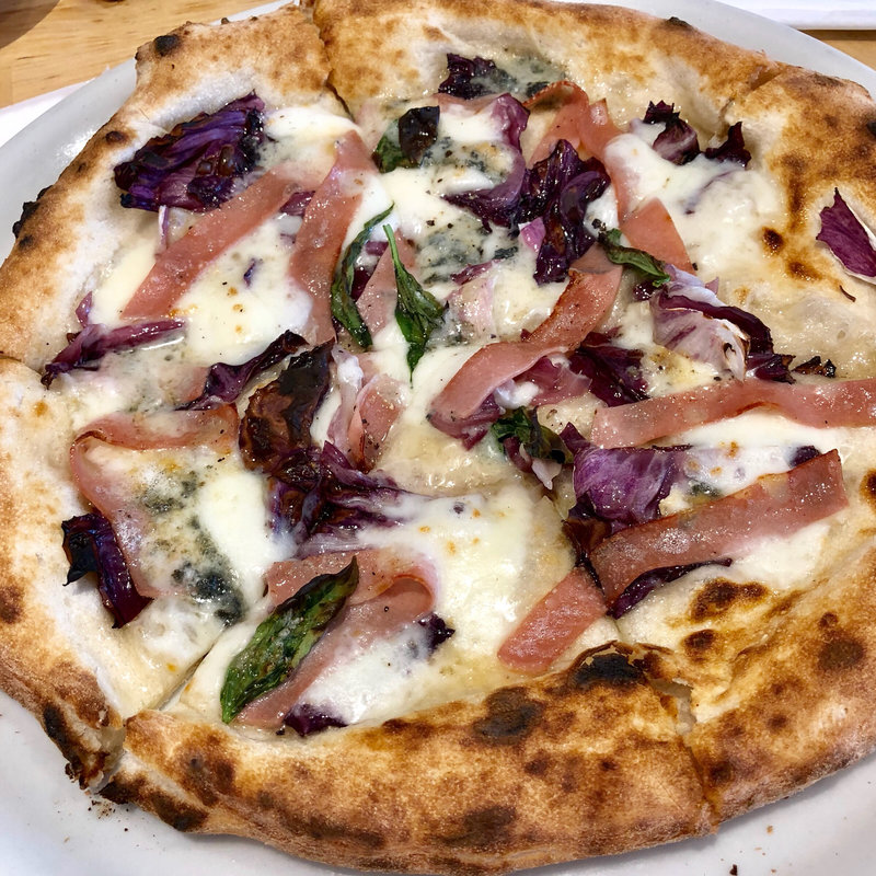 ゴルゴンゾーラとトレヴィスのPizza(ピッツェリア ベアトリーチェ)