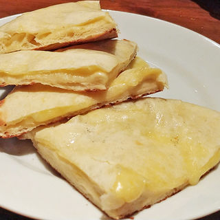 チーズナン(GARA スパイスレストラン 池袋店  （ガラ・スパイスレストラン）)
